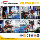 Spieler 2 Tretmühle der 360 Grad-Immersions-virtuellen Realität laufen gelassen mit einer Ansicht