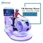 Ein Rennwagen-Fahrsimulator-futuristischer Entwurf des Spieler-VR für Spiel-Zone
