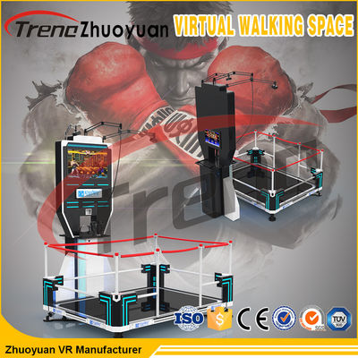 Der unbegrenzter Raum-virtuellen Realität VR gehender einzelner Spieler der Plattform-360° für Mall-Mitte