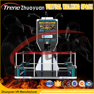 Der unbegrenzter Raum-virtuellen Realität VR gehender einzelner Spieler der Plattform-360° für Mall-Mitte