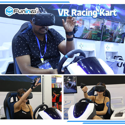 VR-Motorrad-Bewegungs-Simulator mit dem Motorrad der virtuellen Realität, das Spiele läuft